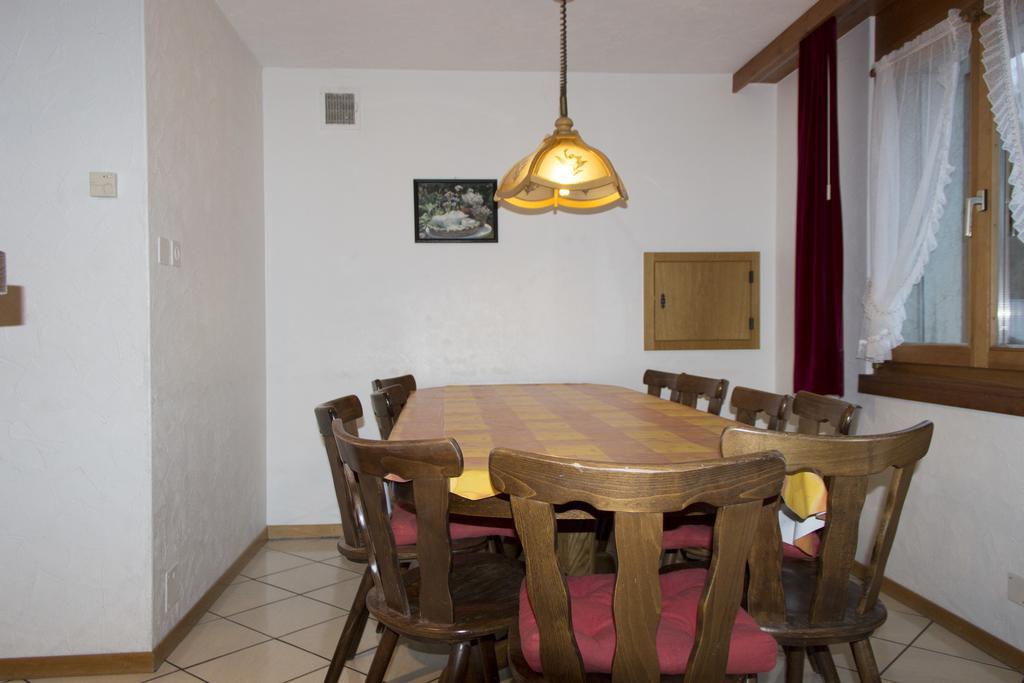 Apartment Etzel サース フェー 部屋 写真
